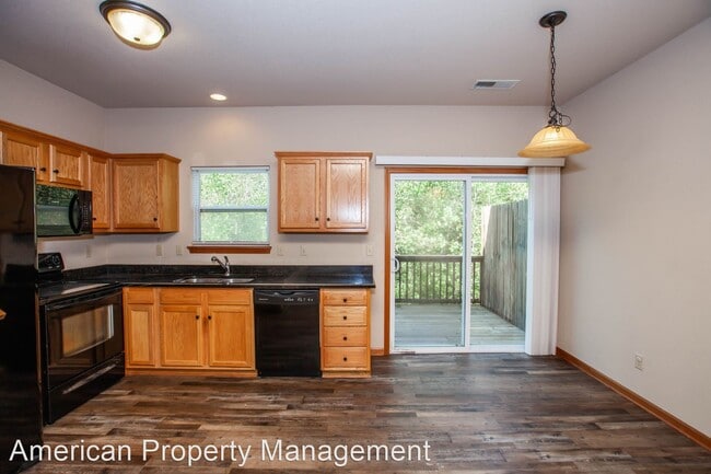 Building Photo - 2 br, 1.5 bath House - 724 Oakbrook Pl