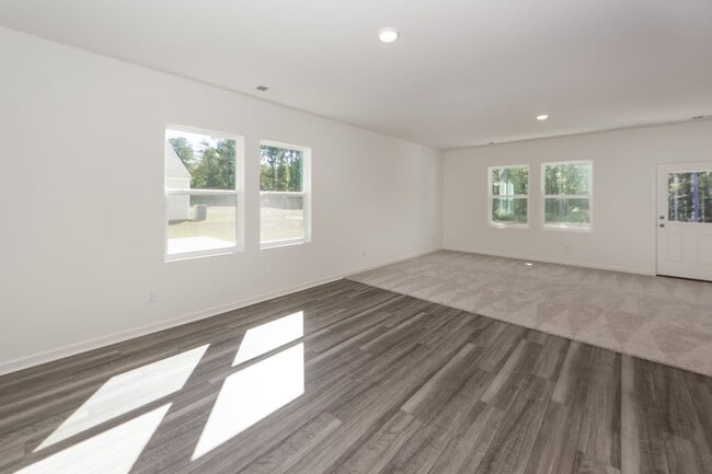 Building Photo - 4 Bedroom 3 Bath House in Watson Hill - Su...
