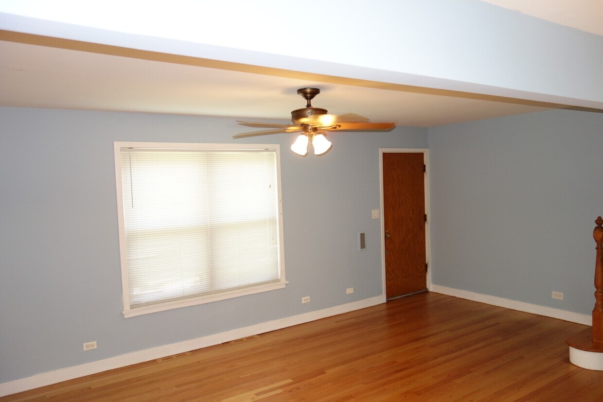 Living Room - 1833 W Norwood St