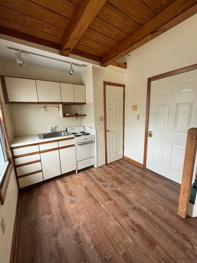 Building Photo - 49 Ledyard Ave