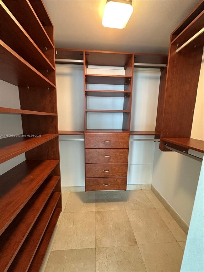 Building Photo - 1331 Brickell Bay Dr