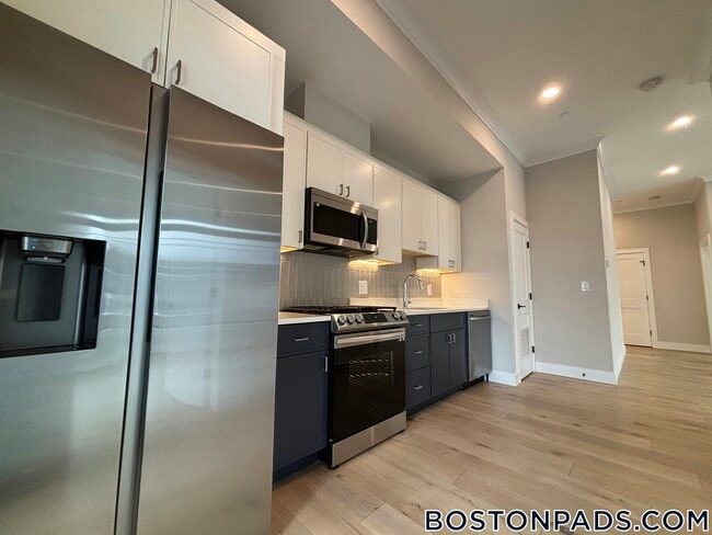 Building Photo - 157 Everett St