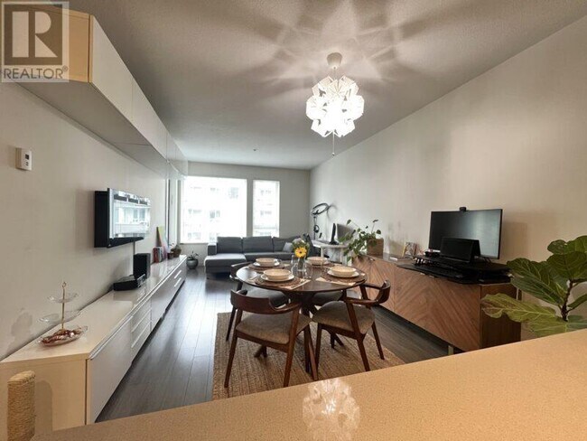 Photo du bâtiment - 255-255 W 1st St