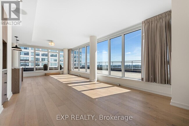 Photo du bâtiment - 324-2324 Laurier Ave W