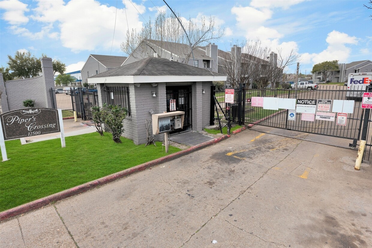 Primary Photo - 12500 Sandpiper Dr