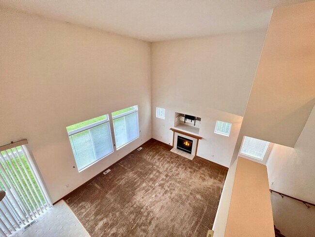 Foto del edificio - 3 Bed, 2.5 Bath home in Silver Firs!