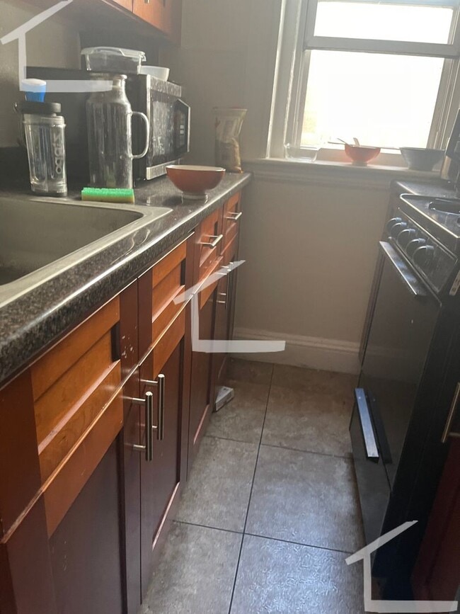 Building Photo - No Brokers Fee, No Security Deposit, Heat Hot Water Included, 2 Bedrooms With No Livingroom, Laun...