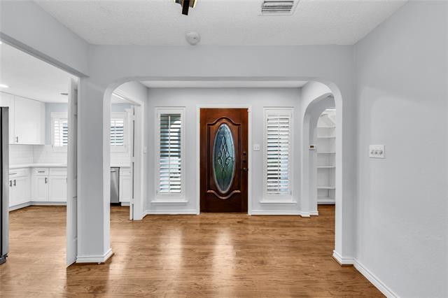 Foto del edificio - 3109 Lakeside Dr