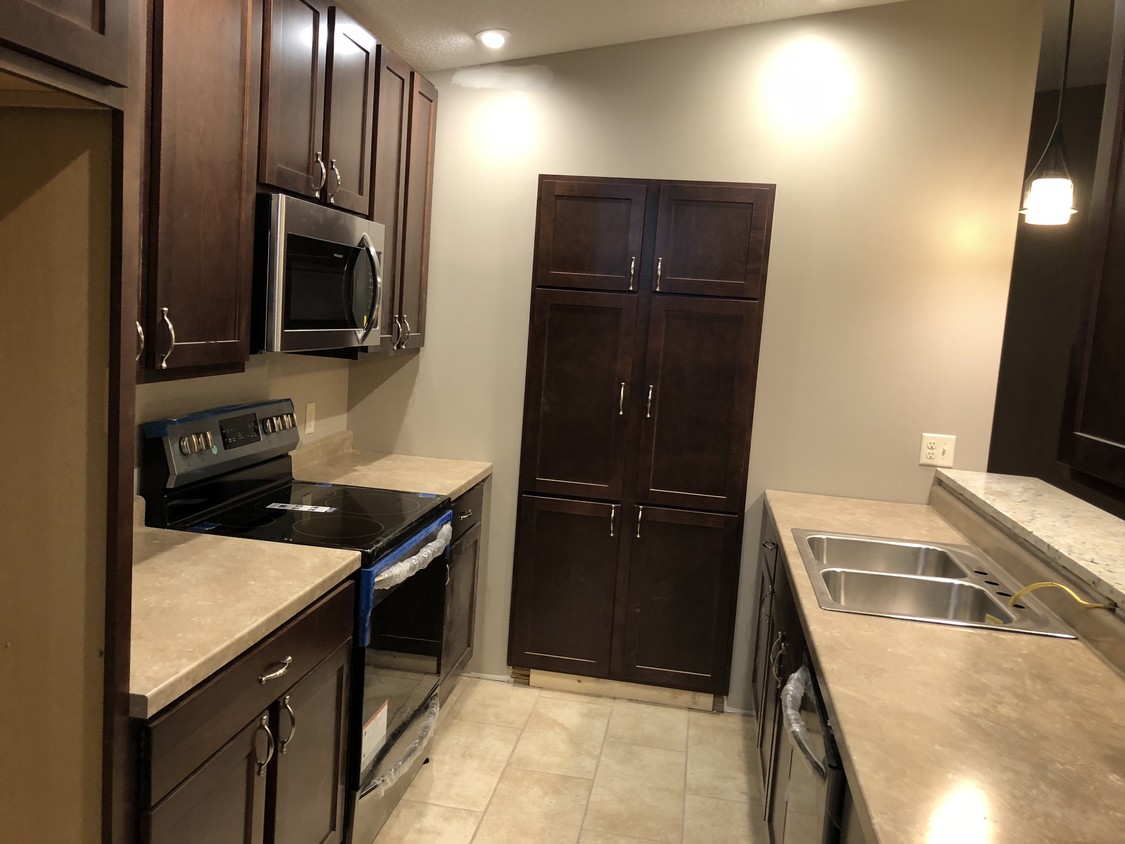 Foto principal - 242 Field Crest Blvd