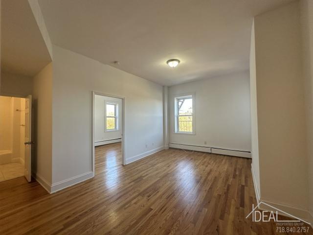 Foto principal - 2 bedroom in brooklyn NY 11238