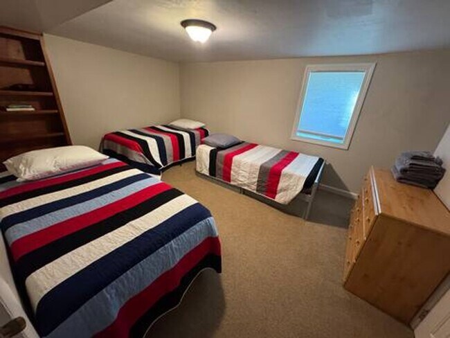 Building Photo - Fully Furnished 4-Bedroom Home Near Clinics | All Utilities & Wi-Fi Included