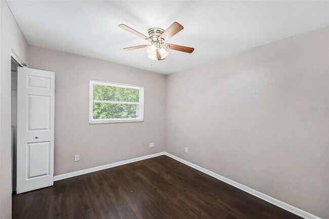 Foto del edificio - 14706 Carnation Dr
