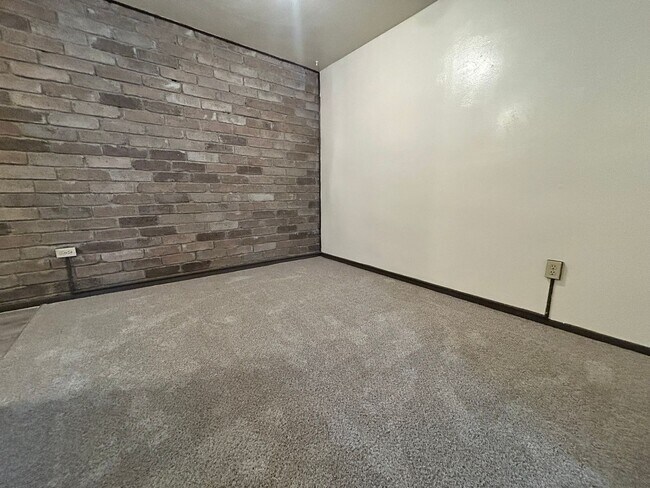 Photo - Beautiful First Floor 1 Bedroom Apartment Available at Kellywood Manor!  Call Today!