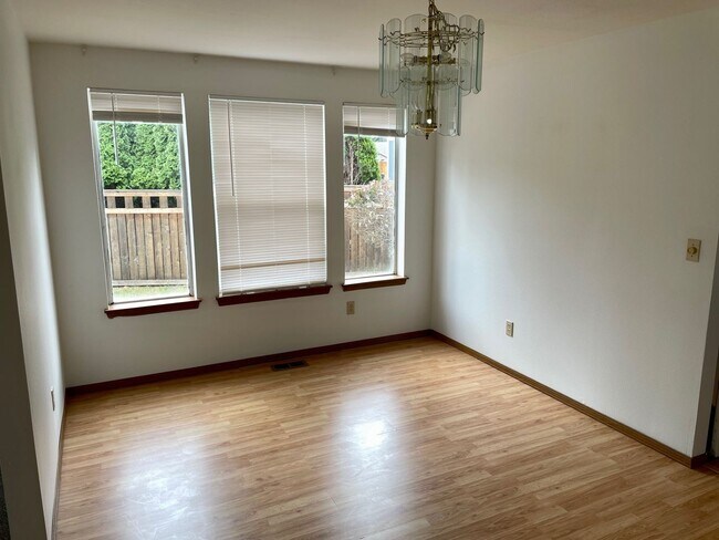 Building Photo - PENDING APPLICATION - Charming Single-Fami...