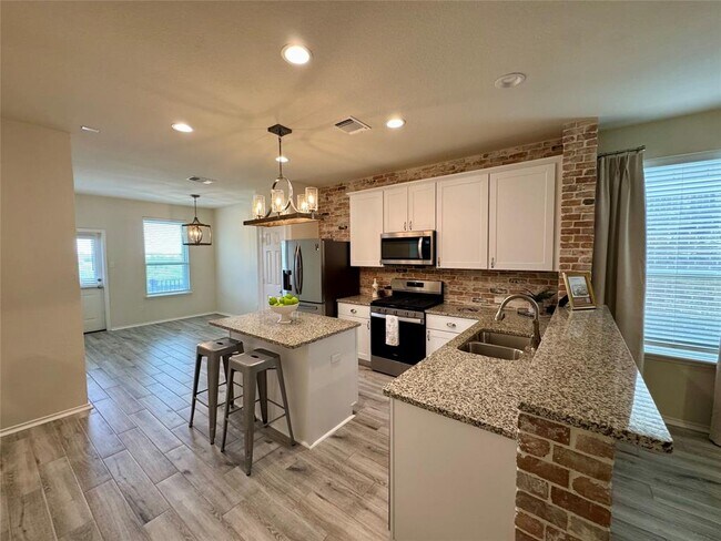 Building Photo - 546 Pepperbark Loop
