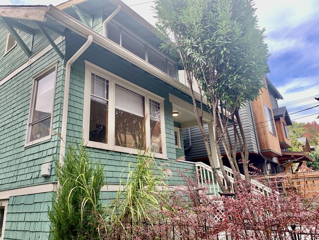 Building Photo - 3633 Palatine Ave N