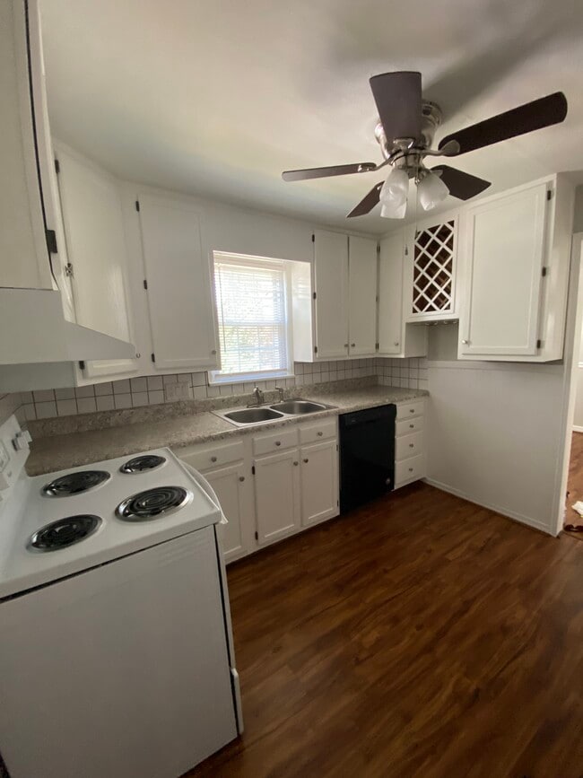 Kitchen - 2419 Longview Ave SW