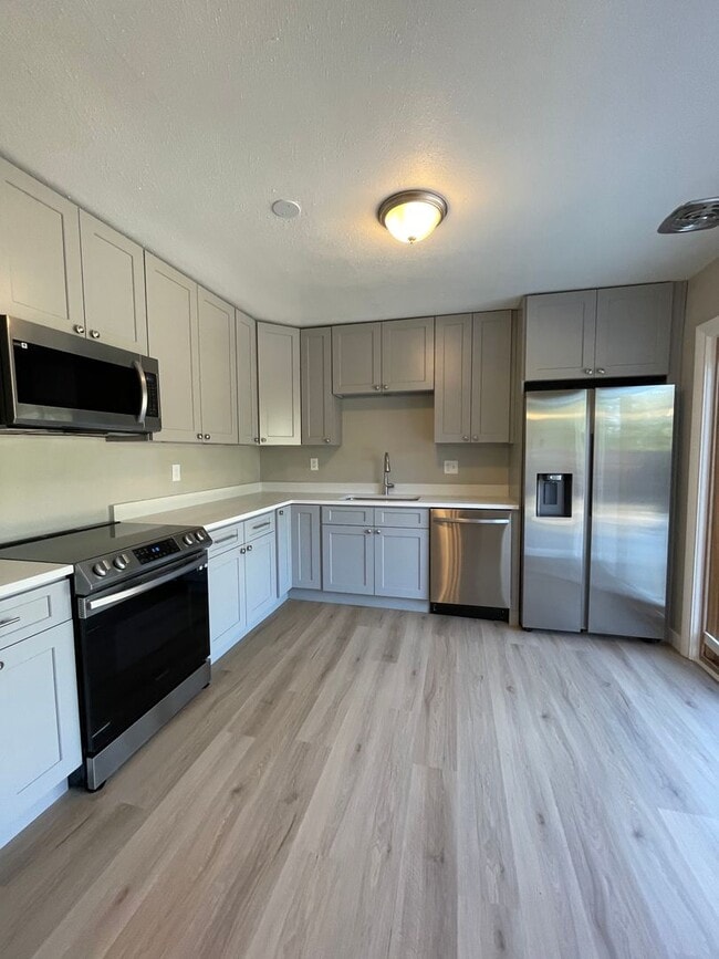 Photo - 890 Revere St House