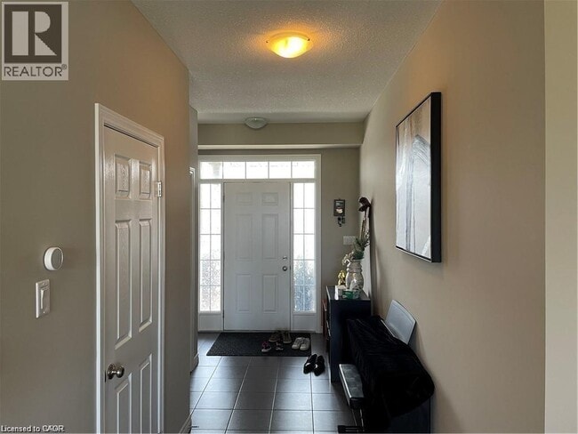 Building Photo - 449 Avens St