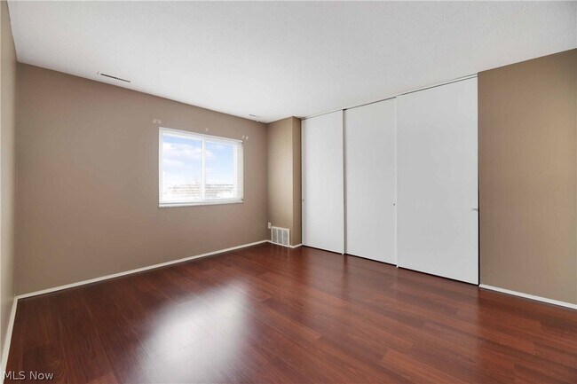 Foto del edificio - 25735 Lorain Rd