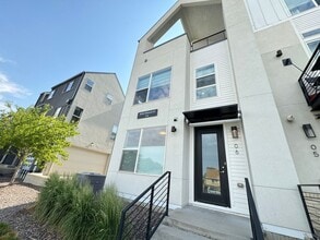 Building Photo - 3050 Wilson Ct