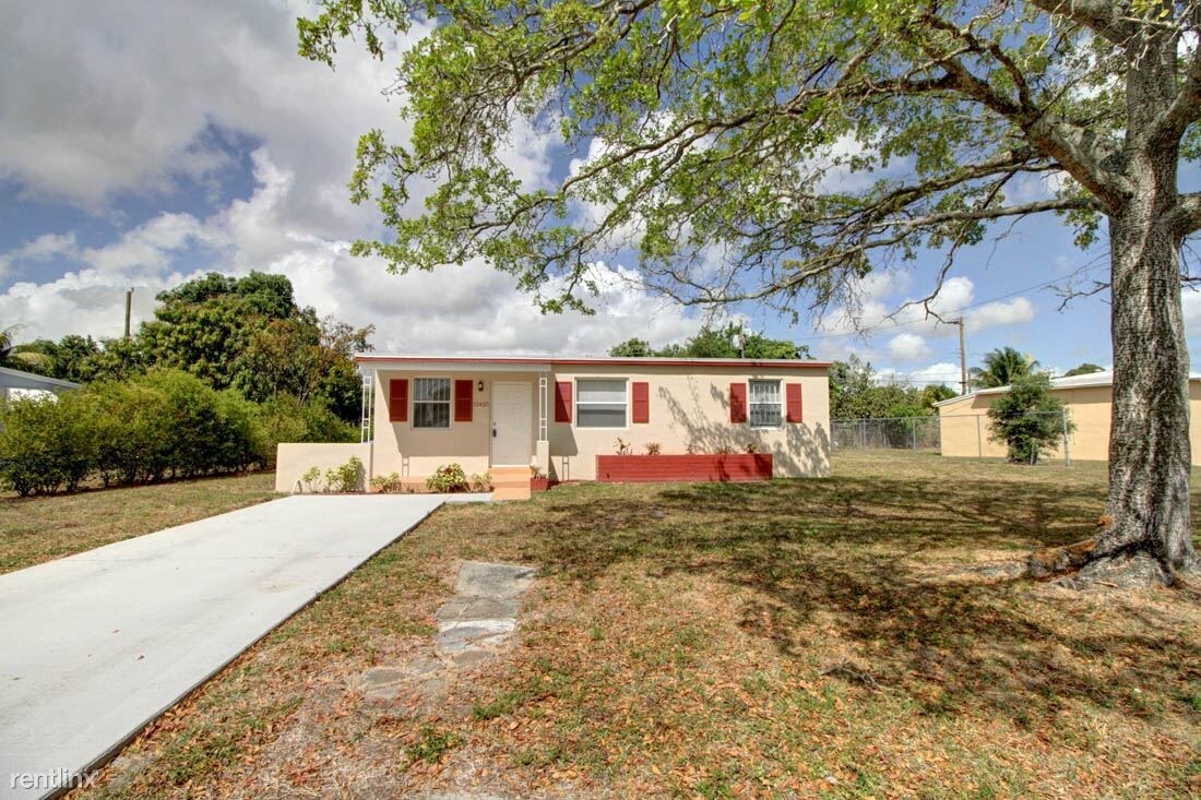 12425 W Randall Park Dr, Miami, FL 33167 House Rental in Miami, FL