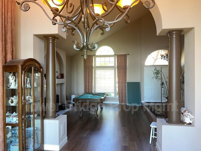 Foto del edificio - 3640 Roble Ct