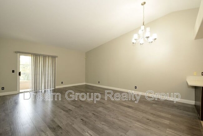 Building Photo - 10524 Autumn Pine Ave