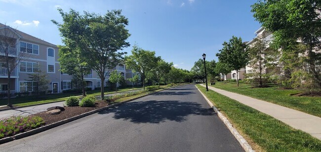 Building Photo - 725 Timberlake Dr
