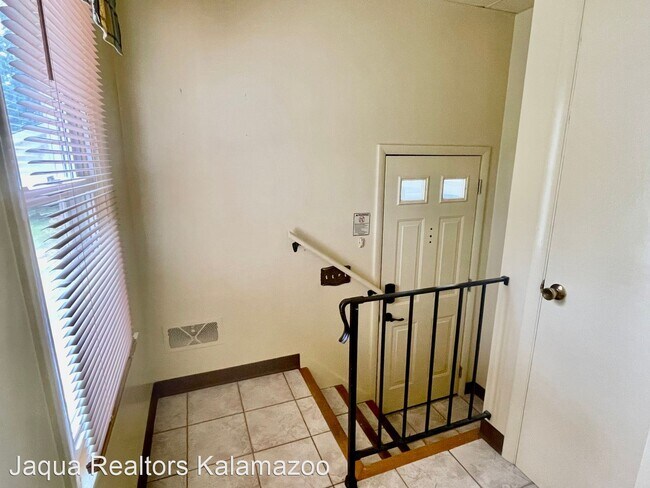 Foto del edificio - 5 br, 2 bath House - 1526 Royce Ave
