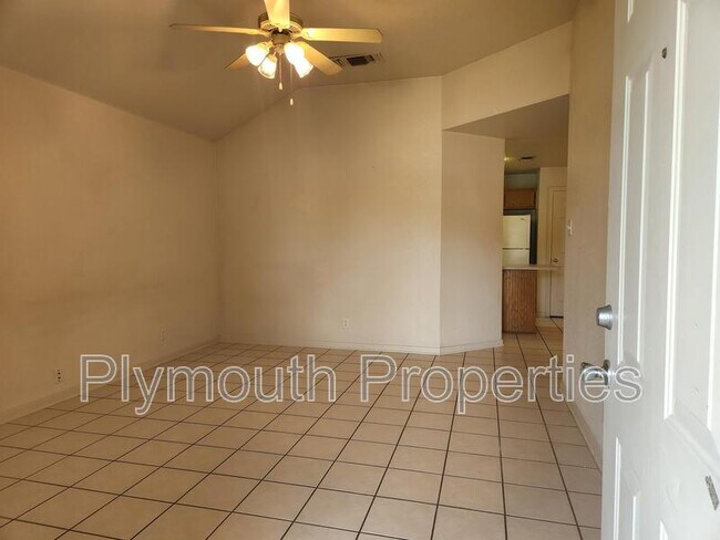 Foto del edificio - 1809 N W S Young Dr