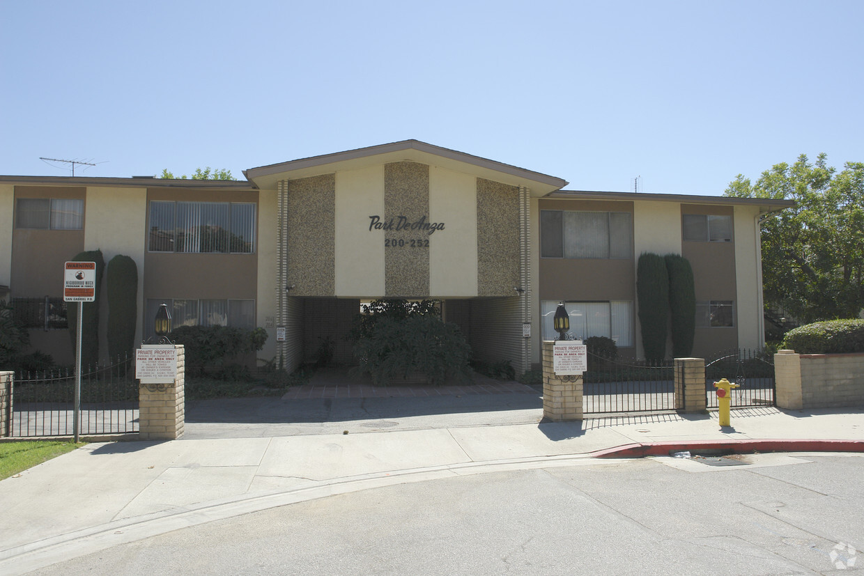 Building Photo - Park De Anza