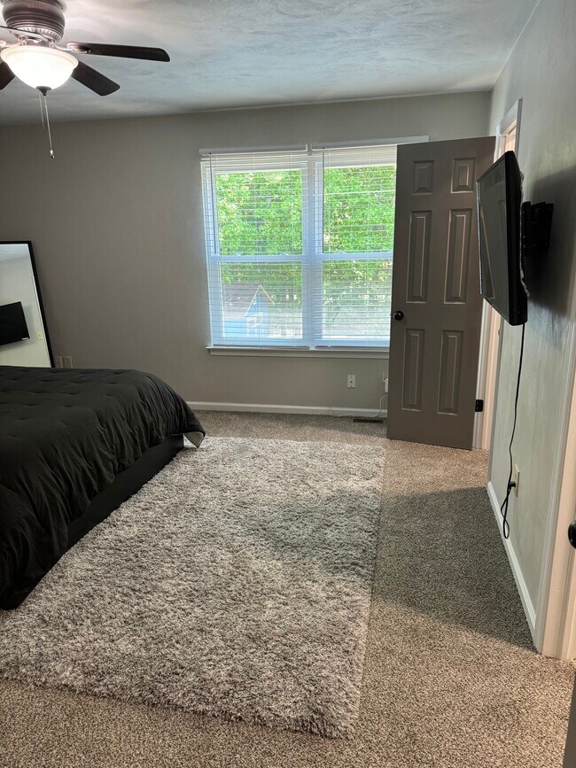 Building Photo - 5657 Rivermill Cir
