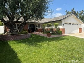 Building Photo - 2705 E Jacaranda Ave