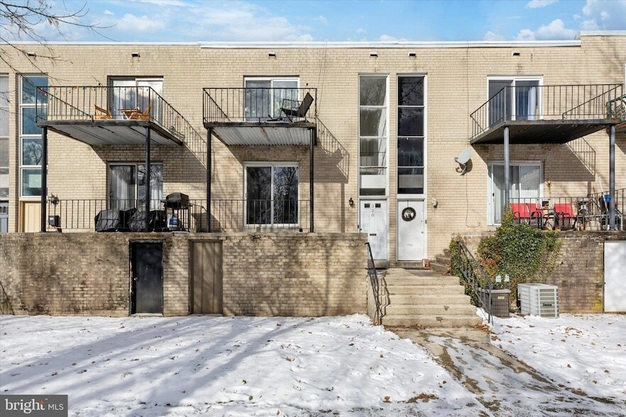 Photo - 320 Hermit Street Unit 2