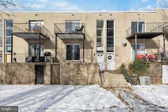 Building Photo - 320 Hermit St