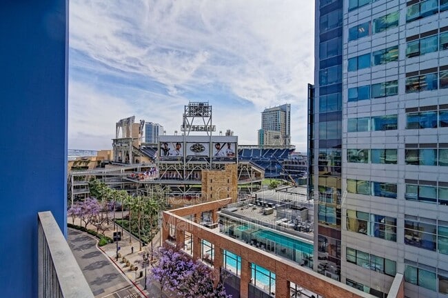 Building Photo - 321 Tenth Ave