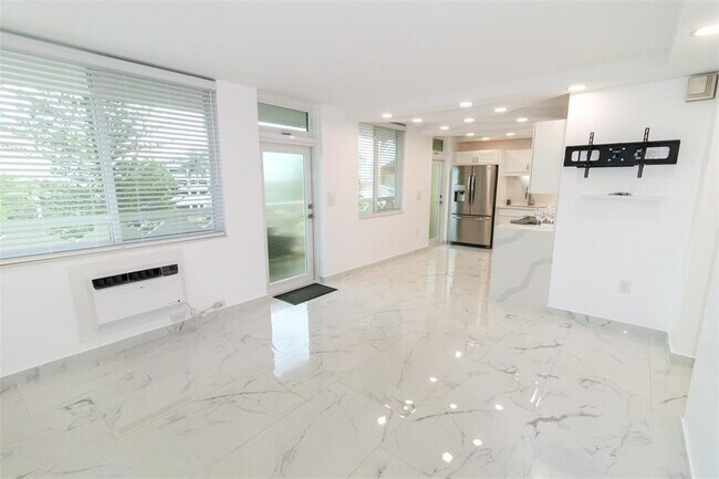 Foto del edificio - 2400 NE 9th St