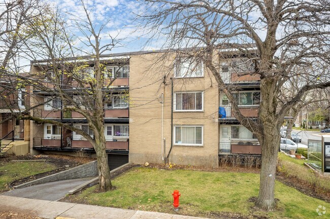 Building Photo - 5610 Av Somerled