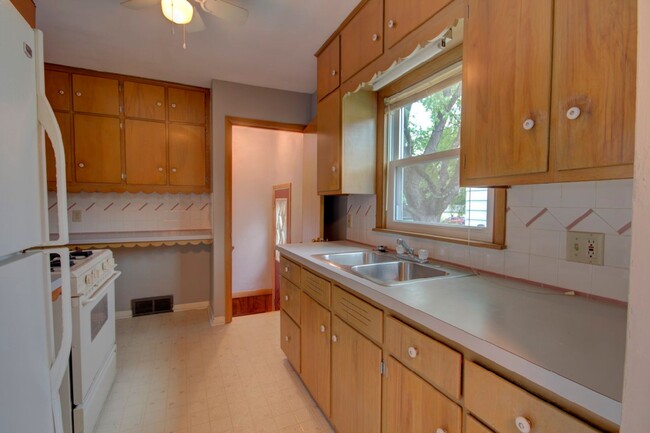 Building Photo - Remodeled 3 Bedroom Home