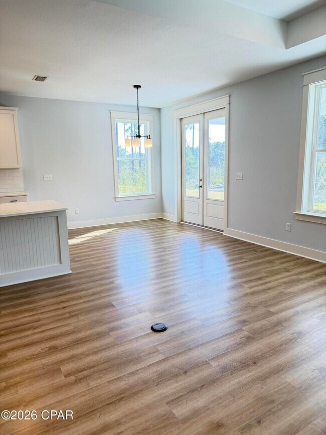 Building Photo - 300 Foxtail Wy