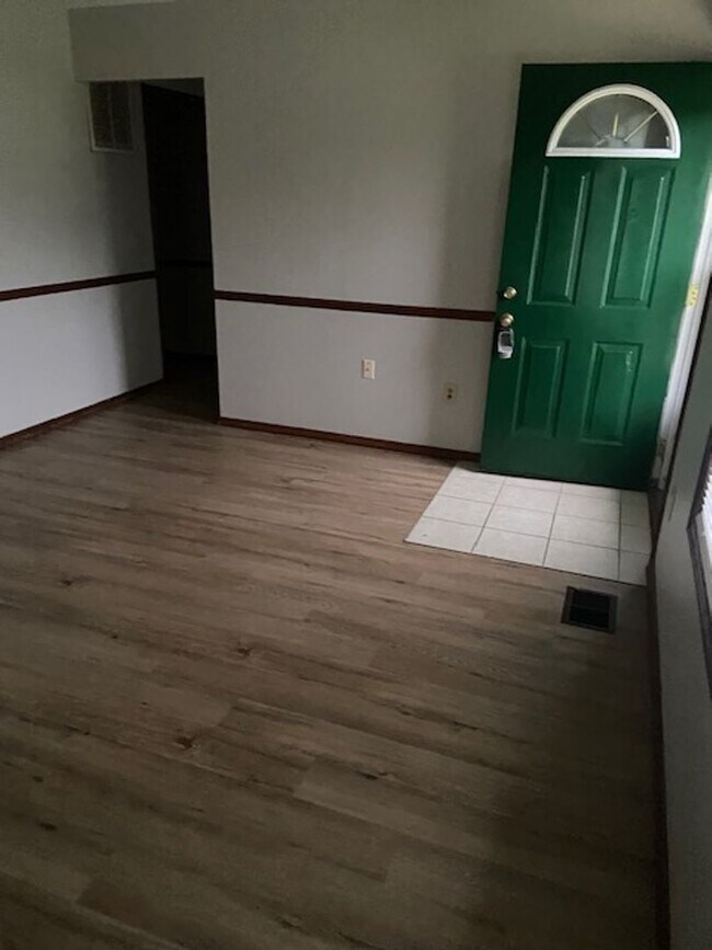 Foto del edificio - 1328 Bingham Dr