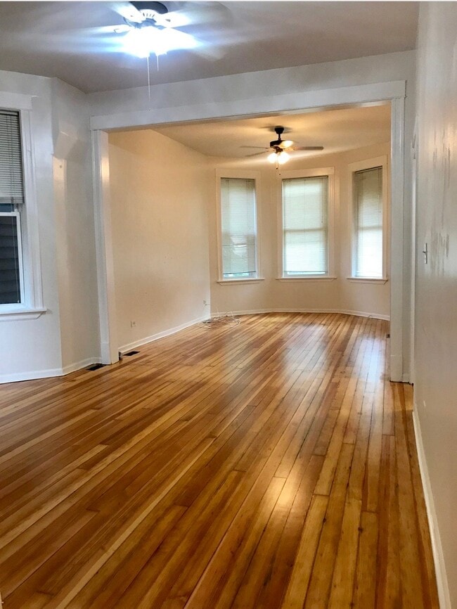 Building Photo - 1833 N Sawyer Ave