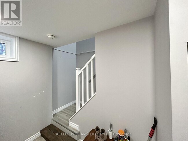 Building Photo - 18 Queenston Crescent