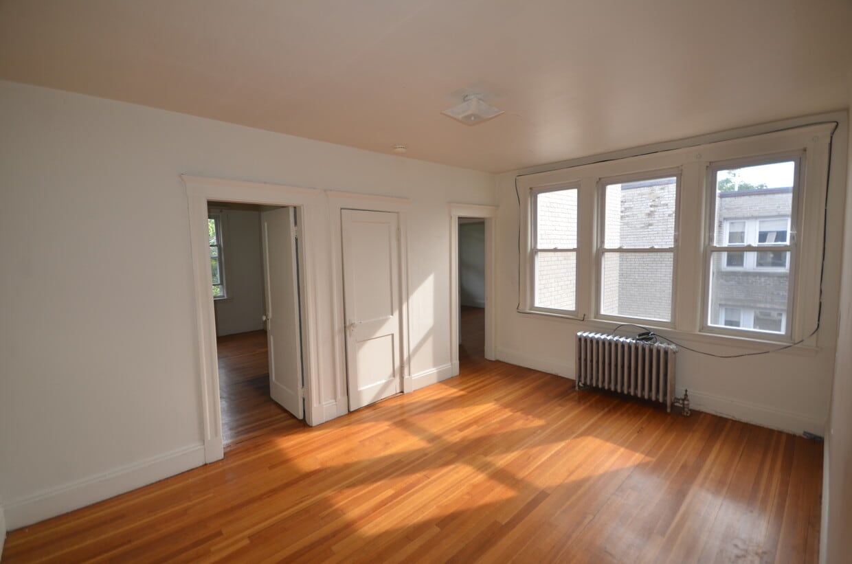 Primary Photo - 1662 Commonwealth Ave