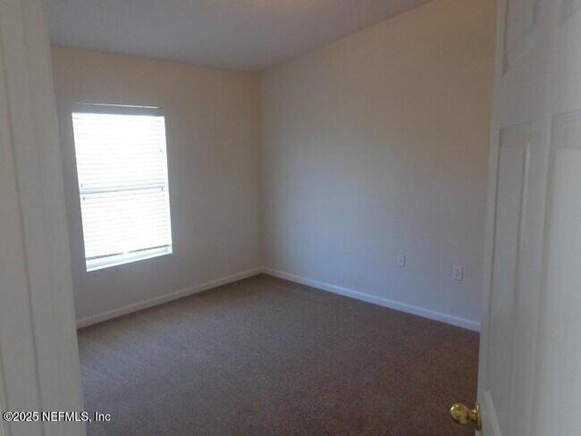 Foto del edificio - 7920 Merrill Rd