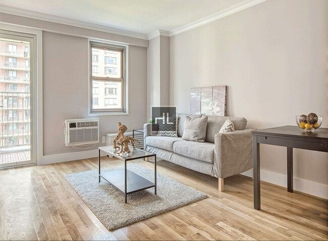 Building Photo - TRUE 3 Bed 2 bath with Balcony / Washer and dryer /Doorman