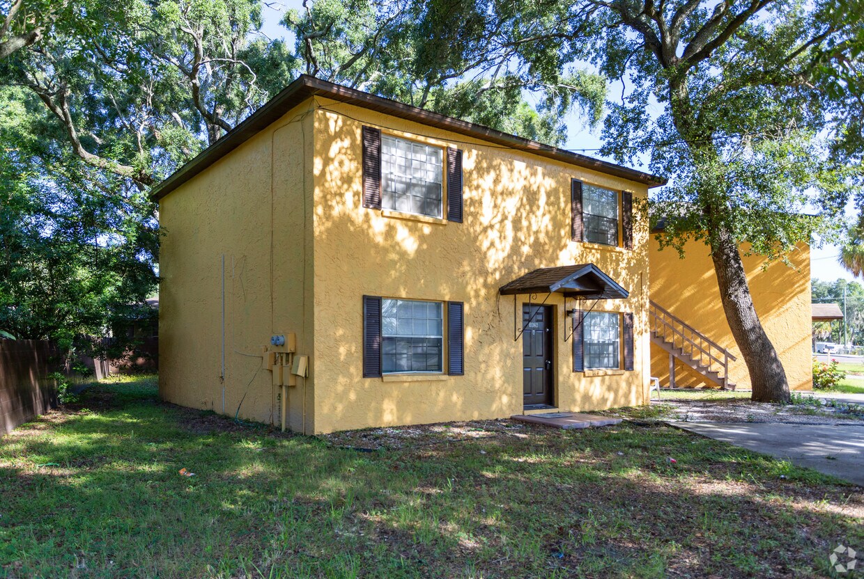 Building Photo - 3826 Lakeshore Dr