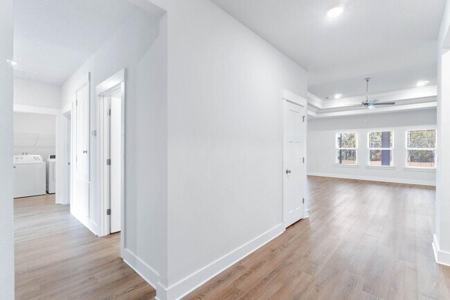 Foto del edificio - 127 Hobson Ave