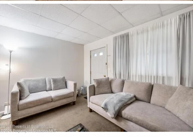 Building Photo - 215 Bellman St